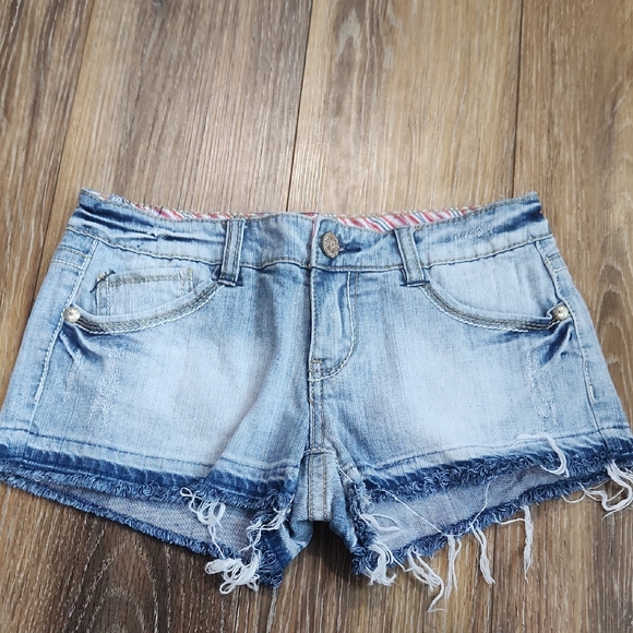 NWOT Unionbay Light Blue Denim Jean Shorts Pink White Stripes inside - Picture 1 of 8